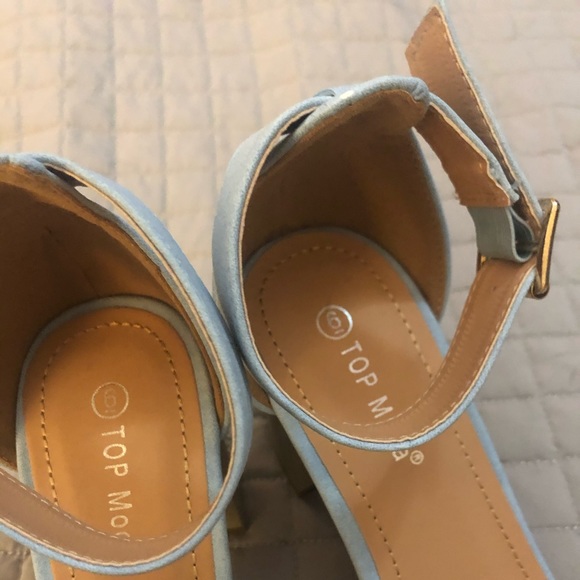 Baby Blue open toed chunky heels - Picture 4 of 5